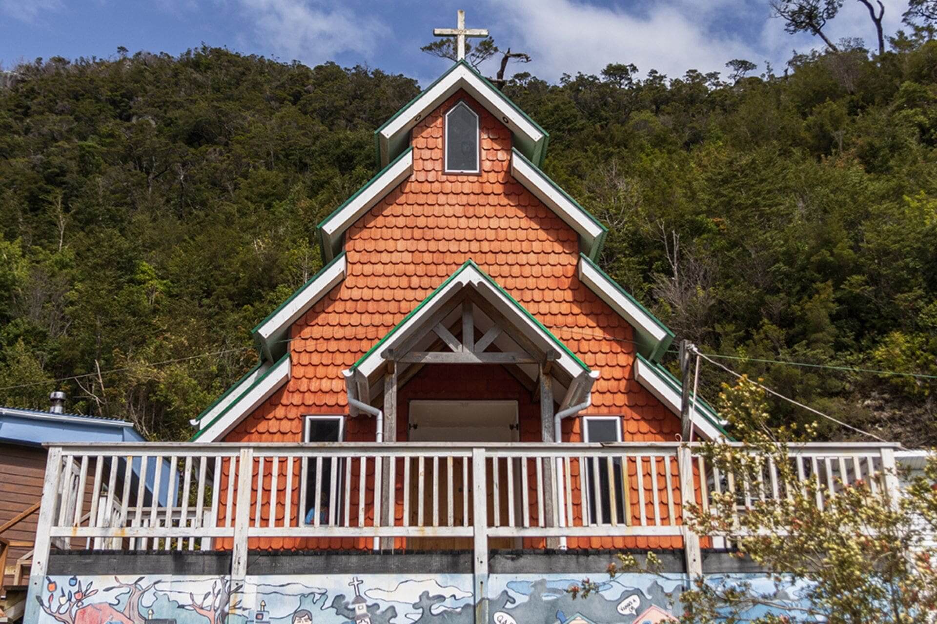 capilla de Puerto Gala se encuentra bajo la advocación de la Divina Providencia